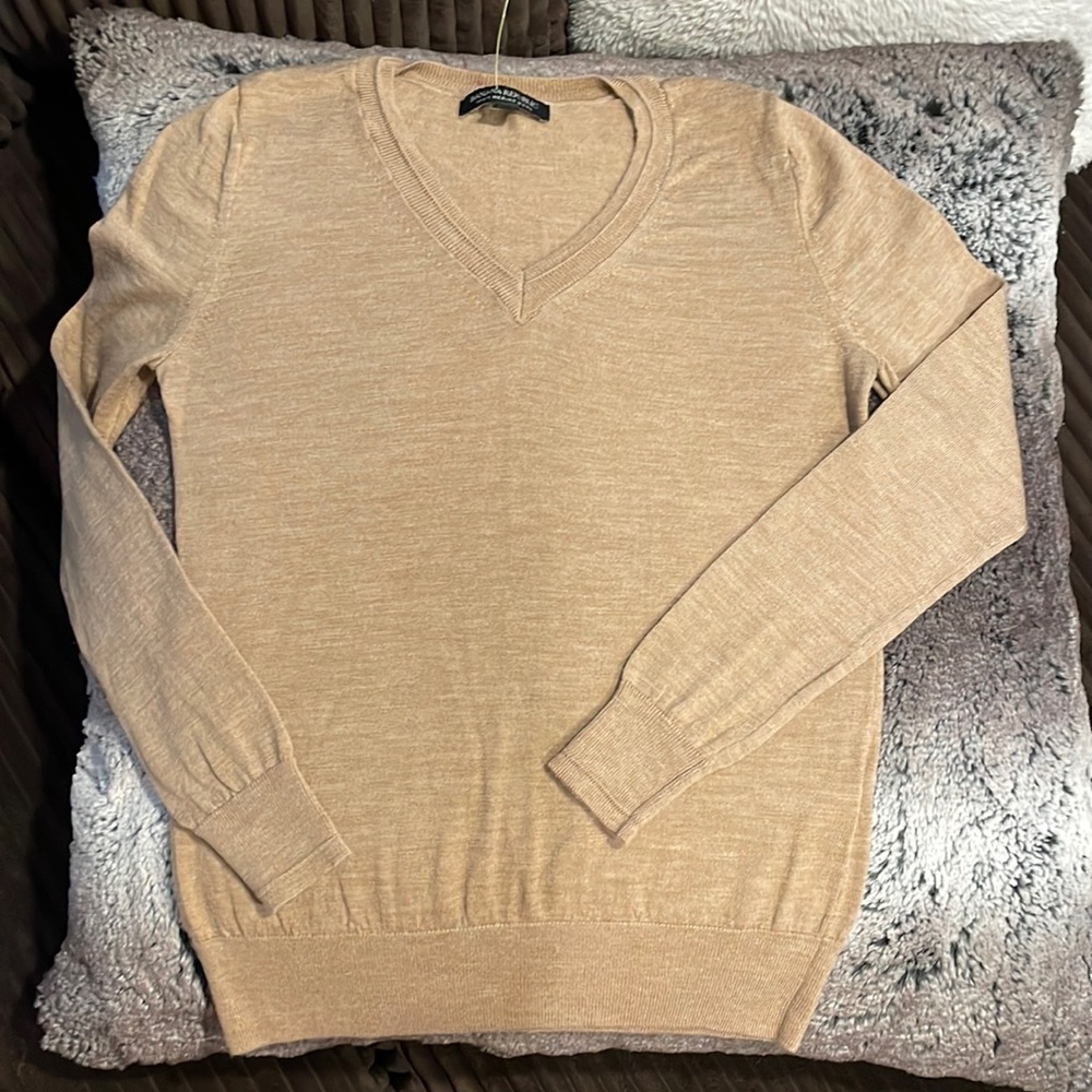 NWOT 100 percent Merino Wool Banana Republic V-neck Sweater Small Petite SP